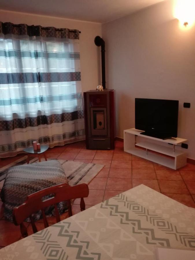 Casa Vacanza Il Glicine Casale Corte Cerro Exterior foto